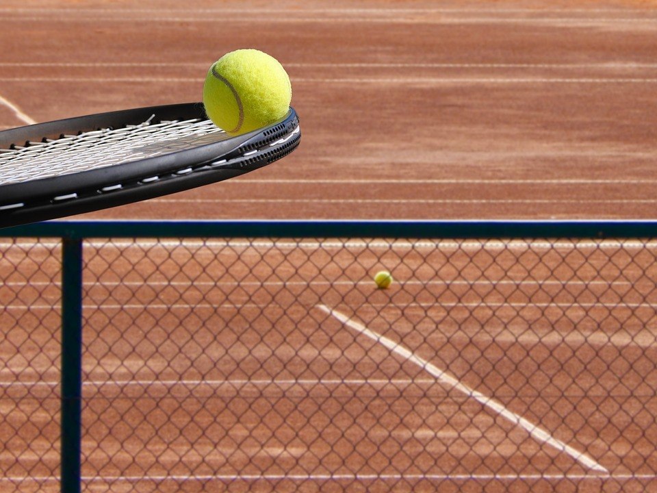 Lawn-Tennis-Vs-Table-Tennis Lawn Tennis Vs Table Tennis