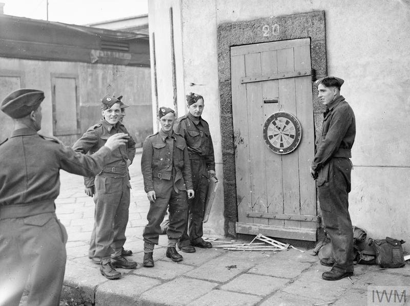 Soldiers-Playing-Darts Soldiers Playing Darts